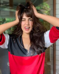 Rhea Chakraborty Instagram - When I #rhealise , mango 🥭 season is over ! #rheality 📸 -  @shruti_modi #noaamadmi