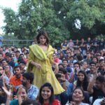 Rhea Chakraborty Instagram - Thankyou #Ahmedabad for all that love and all those Jalebis ! 💛 @varun.mitra @pushpdeepbhardwaj @jubin_nautiyal @maheshfilm #teamjalebi
