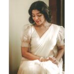 Rima Kallingal Instagram - Timeless charm of retro vibes with the stunning @rimakallingal in this saree look!🤍 . . 📸: jaisonmadany Styling : @diyaaa_john Styling assistant: @geethanjali_897 Mua: @shoshank_makeup Draping assisted by: @drisya_thesareedrapist Editing : @salgu_maan