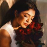 Rima Kallingal Instagram - Many minds .. one body .. Photographed @jaisonmadany Wearing @roukabysreejithjeevan Flower @theflorist_cochin MUA @brandy_makeup_artist Retouch @salgu_maan