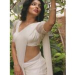 Rima Kallingal Instagram - Timeless charm of retro vibes with the stunning @rimakallingal in this saree look!🤍 . . 📸: jaisonmadany Styling : @diyaaa_john Styling assistant: @geethanjali_897 Mua: @shoshank_makeup Draping assisted by: @drisya_thesareedrapist Editing : @salgu_maan