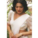 Rima Kallingal Instagram - Timeless charm of retro vibes with the stunning @rimakallingal in this saree look!🤍 . . 📸: jaisonmadany Styling : @diyaaa_john Styling assistant: @geethanjali_897 Mua: @shoshank_makeup Draping assisted by: @drisya_thesareedrapist Editing : @salgu_maan