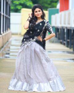 Rithika Tamil Selvi Instagram - விநாயகர் சதுர்த்தி நல்வாழ்த்துக்கள்🙏😊
. 
. 
. 
Pc : @vishnukanth_gk

#rithika #tamil_rithika #vijaystars #rithikavijaytv #baakiyalakshmi #baakiyalakshmi_serial #baakiyalakshmi_vijaytv #blacklove #traditionalwear #halfsaree