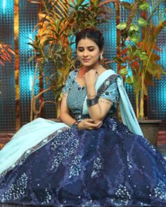 Rithika Tamil Selvi Instagram - Re-set, re-adjust, re-start, re-focus... As many times as you need to.. Good morning🌞 ✌😊 . . . Outfit @abinayadesignerstudio Jewellery @made_for_hers . . . #rithika #rithikavijaytv #rithikacwc #tamil_rithika #vijaystars