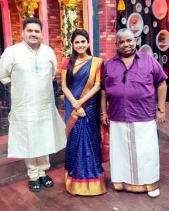 Rithika Tamil Selvi Instagram - Happy faces 😀❤
. 
. 
. 
#Rithika #rithikacookwithcomali #cookwithcomali2 #cookwithcomalicelebration #cookwithcomaliseason2 #cookwithcomalifamily #cookwithcomali #vijaystars #vijaytelevision #vijaytvartist #vijaytvshows #stressbuster #tamil_rithika #tamilselvi_rithika #rithikavijaytv #rithikacwc