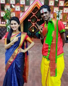 Rithika Tamil Selvi Instagram - Happy faces 😀❤
. 
. 
. 
#Rithika #rithikacookwithcomali #cookwithcomali2 #cookwithcomalicelebration #cookwithcomaliseason2 #cookwithcomalifamily #cookwithcomali #vijaystars #vijaytelevision #vijaytvartist #vijaytvshows #stressbuster #tamil_rithika #tamilselvi_rithika #rithikavijaytv #rithikacwc