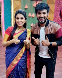 Rithika Tamil Selvi Instagram - Happy faces 😀❤
. 
. 
. 
#Rithika #rithikacookwithcomali #cookwithcomali2 #cookwithcomalicelebration #cookwithcomaliseason2 #cookwithcomalifamily #cookwithcomali #vijaystars #vijaytelevision #vijaytvartist #vijaytvshows #stressbuster #tamil_rithika #tamilselvi_rithika #rithikavijaytv #rithikacwc