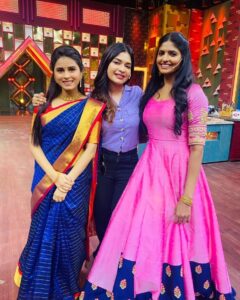 Rithika Tamil Selvi Instagram - Happy faces 😀❤ . . . #Rithika #rithikacookwithcomali #cookwithcomali2 #cookwithcomalicelebration #cookwithcomaliseason2 #cookwithcomalifamily #cookwithcomali #vijaystars #vijaytelevision #vijaytvartist #vijaytvshows #stressbuster #tamil_rithika #tamilselvi_rithika #rithikavijaytv #rithikacwc
