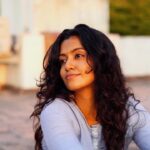 Roshini Haripriyan Instagram - Aval 🤍 #roshniharipriyan #roshni #tamil