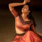 Roshini Haripriyan Instagram - Manjal veyil ✨ Outfit - @zol_studio Styling - @subikanifabint Photography - @camerasenthil make up - @pavihairandmakeup Hair - @ranjitha_hairstylist Organised by @rrajeshananda #roshniharipriyan #roshni #grateful