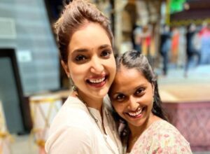 Rupali Bhosale Instagram - Happy Women's Day to all the amazing ladies who refused to be erased or made invisible.

Keep Shining ✨ 

 @vartak.namita 
@mugdhagodbole.ranade 
@madhurani.prabhulkar 
@ashvinimahangade 
@gaurikulkarni23 
@pradnya.bhosle.94 
@archanapatkar10 
@punamchandorkar @swarangi.marathe_official 
@hemantikulkarni @suchitrasawant16 @ruksar__99 @hairculturebynisha