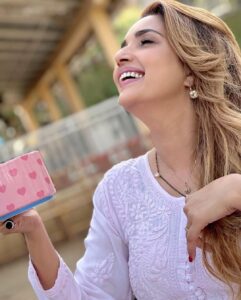 Rupali Bhosale Instagram - ☕️ Coffee Ani Barach Kahi Coffee Lover ☕️ 

Happy Me when I get my coffee on time and specially the way I want it 

Clicked by #ShreeNivas