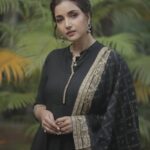 Rupali Bhosale Instagram - I always thought that I was me, but no, I was you and never knew it ~ RuMi ~ Dress by #ShreeNivas Makeup by @mhatresameer60 Hair by @ruksar__99 Video by @rohitmalekar1 Location @kedarjoshi10 . . . . . . #LifeIsBeautiful #PhotoShoot #Rumi #Traditional #TuesdayVibes #TuesdayMood #Rupalibhosle #ShreeNivas #InstaPic #RockingRupali #RupaliWinningHearts #KeepLoving #AaiKutheKayKarte #Sanjana 🧿
