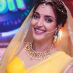 Rupali Bhosale Instagram - Aata hou de Dhingana Maha Aatim Shohala Makeup @mhatresameer60 Hair @ruksar__99 . . . . . . #LifeIsBeautiful #Rumi #FeelLife #PositiveVibes #AataHouDeDhingana #February #FebruaryVibes #Monday #MondayMood #InstaPic #Ootd #RupaliBhosle #RockingRupali #RupaliWinningHearts #KeepLoving #Sanjana #StarPravah #AaiKutheKayKarte 🧿