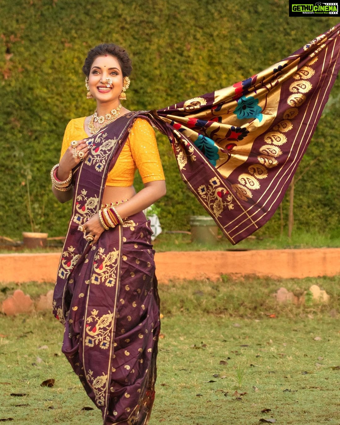 Pin by Nauvari Kashta Saree on Nauvari Saree | Indian photoshoot, Beautiful  smile women, Kashta saree