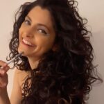 Saiyami Kher Instagram - My past self would be so proud of the person I am today! I always loved experimenting with new makeup looks, but a few negative comments from people made me tone down & keep my makeup minimal until I realized that they’re going to be negative no matter how I present myself. Today, I’m at my happiest when I embrace my quirks & experiment with my looks the way I want to! Here’s to staying true to yourself & your quirks and using @stayquirky.in's bright, bold & beautiful lipstick, white kajal, nail paint & more! Their collection is absolutely adorbs! Go see for yourself on purplle.com. #StayQuirky #QuirkInDullOut #Saiyami’sQuirkSquad #collaboration