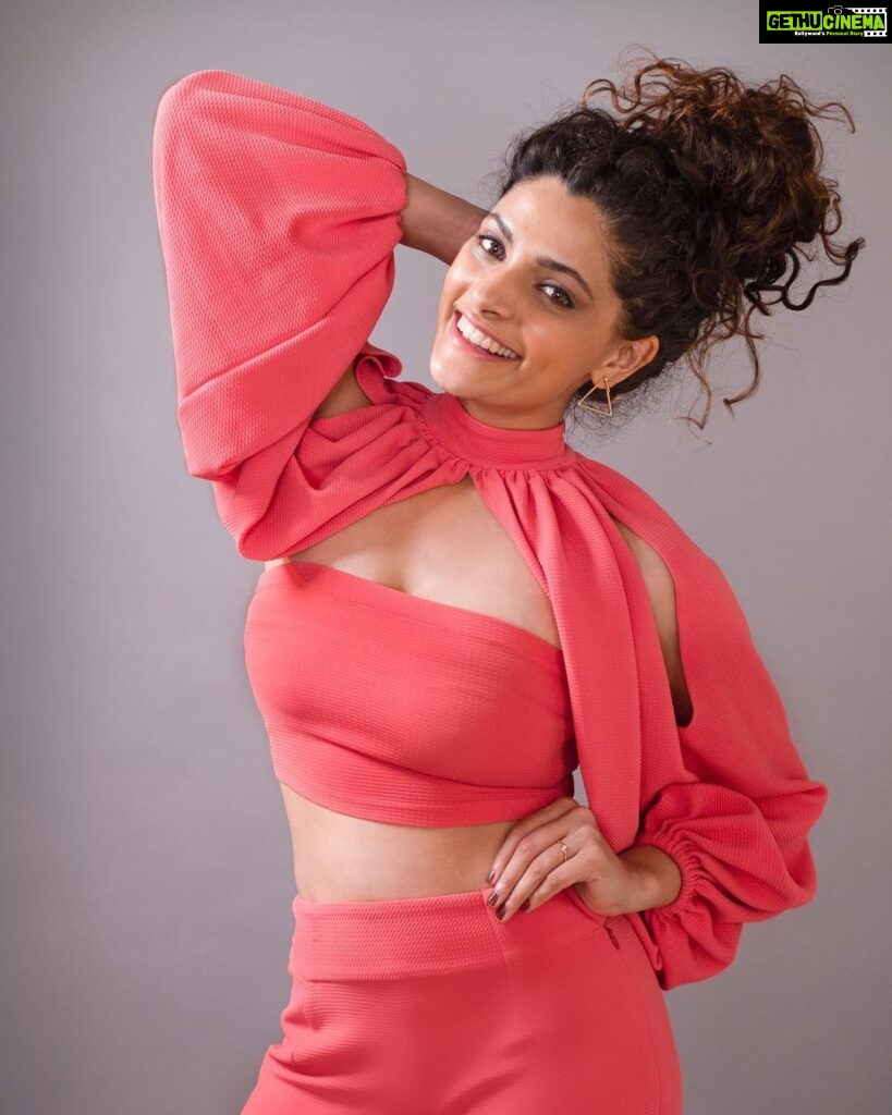 Saiyami Kher Instagram - Current mood 🌸🌸 Shot by @rahulsawant Co Ords by- @ozeqo Jewellery - @syndiora_india @sa.badesigns Styled by- @juhi.ali Hair - @hairmakeupbymeenal Make up - @pravin_madye