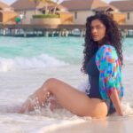 Saiyami Kher Instagram - Looking right back at you 🐬 @reethifaru @saunskruti #beach #travel #sea #sunset #ocean #travelphotography #travelgram #waves #sand