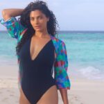 Saiyami Kher Instagram - New year old photo dump 🐬🏝 Location @reethifaru shot by @saunskruti