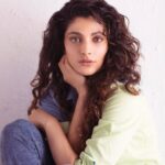Saiyami Kher Instagram - Just another Sunday watching a Ryan Gosling film 🍿 Shot by @kay_sukumar Style by @shnoy09 Hmu @loveleen_makeupandhair @_misheeta Wearing @madison_onpeddar