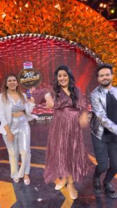 Sameera Sherief Instagram - Here’s video bombing by @nikhilvijayendrasimha 
.
.
Here’s you would be seeing few drafts which never made to my gram!