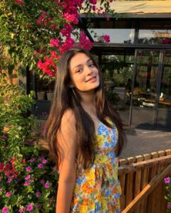 Samiksha Jaiswal Instagram - "Sundays are for sunshine."🌻
