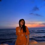 Samiksha Jaiswal Instagram - “Peace. Ocean. Colorful end of the day.”🧡 #beach #sunset #oceanview #bali #baligasm #labarissa