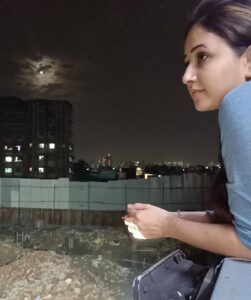 Sana Amin Sheikh Instagram - Woh Chand Khila.. Woh Taare Hase.. 

#makeuproom #balconies 
#kuchrangpyarkeaisebhi 
#kuchrangpyarkeaisebhi3 
24.9.21