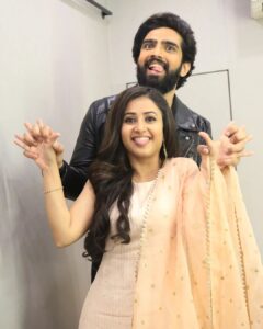 Sana Amin Sheikh Instagram - Best wishes to @amaal_mallik @shreyaghoshal @jasminbhasin2806 @sonymusicindia 

Pyaar ek Tarfaa releasing today.. 

Location (in pictures): On Set Kuch Rang Pyar ke Aise bhi.. 
Sept 2021

#pyaarektarfaa
#ektarfaapyaar #sanjana #Krpkab #amaalmallik #jasminbhasin #shreyaghoshal