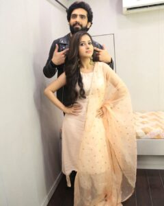 Sana Amin Sheikh Instagram - Best wishes to @amaal_mallik @shreyaghoshal @jasminbhasin2806 @sonymusicindia 

Pyaar ek Tarfaa releasing today.. 

Location (in pictures): On Set Kuch Rang Pyar ke Aise bhi.. 
Sept 2021

#pyaarektarfaa
#ektarfaapyaar #sanjana #Krpkab #amaalmallik #jasminbhasin #shreyaghoshal