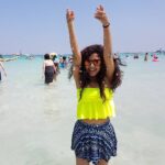 Sana Amin Sheikh Instagram - Craving छुट्टियाँ !!!🌻 Throwback picture hai.. Yeh na poochna.. ''kahan ghoom rahi Ho?'' ☺