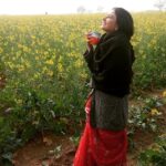 Sana Amin Sheikh Instagram - First Shoot of 2020, for a hindi feature. Shooting in #Chandigarh #Punjab. Playing a U.P. Girl again :) #Indianwife #IndianWomen #Indianactress #LoveForCinema #LoveForActing #Actress #lovepunjab #sarsonkasaag #sarson #sarsonkakhet #indianwinters #yellowfields #India #northindia 14/1/2020 Punjab (India)