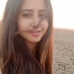 Sana Amin Sheikh Instagram - 🌸Aayiye sunte hain agla gaana🌸 🎧🎧🎧 #Reels #lovethissong #sukoon