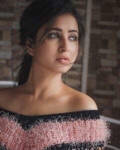 Sana Amin Sheikh Instagram - Photography by @clickpic_ashish 
Cinematography by @hanish_k 
Edit by @tejas_lodh 
Makeup & Hair @makeupbyjanak and Kaushik.
Styling by @jackeleonardo69
August 2018