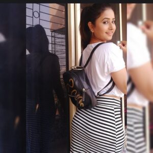 Sana Amin Sheikh Instagram - The Smallest and the Cutest Backpack I've got.. Fits in almost all my daily essentials.. Thank-you @trendystuff_0 
I Love it.. !!! {Swipe for more pics} 
1/6/2018