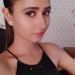 Sana Amin Sheikh Instagram - When u r the last one to pack up after having a solo scene.... shooting for full night till 5am.. Love my job anyway.. Alhumdolillah... #Naamkaran 9.3.18