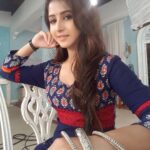 Sana Amin Sheikh Instagram - Things will change... but you remain the same... stick to your strengths.. ♡ #Positive #HappyGirlsAreThePrettiest Swipe! #SanaAminSheikh