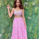 Sana Makbul Instagram - Well he said “ her Vibe is pretty “ 💖 #Reels#instagram#reelkarofeelkaro#pinkvibes#reelitfeetit#instareels