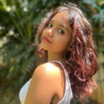 Sanjana Tiwari Instagram - One of those effortless, ‘lazy to edit’-raw and natural pictures. Tryna make full use of the very expensive phone. Tell me you feel it kumaraaa!! 🥲 The Summer House Eatery