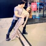 Sara Khan Instagram - With the #lejalejare boy ❤️ We will always remember how we shot this 🤪 Thank you @shantanu_raje for your camera work 😋😂🤣❤️ #sarakhan #siddharthsharma #bff #delhi
