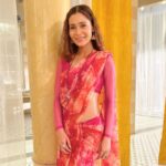 Sara Khan Instagram - Happy holi 🎉🎉🎉 Photo from my last show #pkcm2