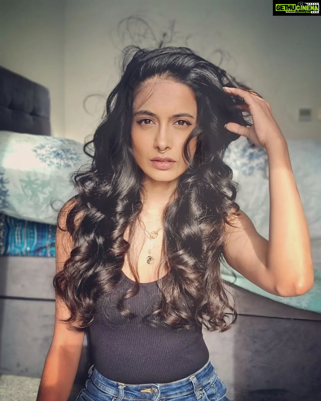 Actress Sarah Jane Dias HD Photos and Wallpapers February 2023 - Gethu ...