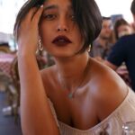 Sayani Gupta Instagram - The beautiful @zeustate took these photos of me on her camera. While we were chilling/walking/sitting in the boat. Somehow it feels quite special now to be photographed with a real camera as opposed to the phone. These photos are like her love letter to me. Since the moment we met on a boat (randomly) in Venice, we couldn’t stop talking. She came to Florence to stay us and we had the most beautiful time.. from carrying around her heavy bag, to getting too lost in conversations to remember to eat, to hunting for food across town, to having the most hilarious adventures to finally finding the most massive, most expensive stake of our lives. But we came out a winning team! We said bye and tore ourselves apart. As @eshwarlog and I went to pick our luggage at the train station, leaving little flowers for her and requesting the guy to hand it over to her when she comes, we bumped into her within a minute at the platform. It was meant to be. We three were meant to meet. We were meant to have a Venetian, Florentine holiday together! It amazes me on how easy it is to find people from your tribe! If your intent is strong I guess! Just grateful to find beautiful souls! 💐🍀🤍🌸 #venice #florence #italia Venice, Italy