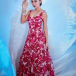 Sayani Gupta Instagram - @azafashions #CoverStory: Given the elegance and élan with which @sayanigupta embodies ‘The Contemporary Bride’ for Aza’s cover shoot, we naturally have to ask if the beauty has ever envisioned herself as a bride: "Dude, I don't know about marriage but I want bridal couture like what I wore for this shoot! I definitely see myself wearing the #TarunTahiliani outfit or the #JayantiReddy lehenga. Of course, I'll wear my #Jordans with the lehengas. If I wear a saree, I'll wear comfy heels. Personally, I don't think fashion has anything to do with labels, it's about the aesthetics. But having said that, I feel bodily discomfort when faced with garish clothes!” Which look from this cover shoot is your favourite? Tell us in the comments below. Get to know the dynamic actor and read all about her journey in our #AzaCoverStory (link in bio): https://www.azafashions.com/coverstory_sayanigupta Editor: @devanginishar Photographer: @kadamajay Interview: @sreemita_bhattacharya Styling: @shreejarajgopal Hair: @deepalid10 Makeup: @sitalmakeup Artist’s Reputation Management: @raindropalterego Coordinator: @thatgirlinabob #Aza #AzaFashions #AzaMagazine #MagazineCover #Bollywood #Celebrity #Mishru #DiyaRajvvir #Shriya Som #PayalKhandwala #JayantiReddy #CelebrityStyle #CelebrityFashion #FourMoreShotsPlease #SayaniGupta