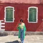 Sayani Gupta Instagram - Green Day 📷 mood, cape & enthusiasm By Legend @eshwarlog Murano, Italia