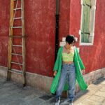 Sayani Gupta Instagram - Green Day 📷 mood, cape & enthusiasm By Legend @eshwarlog Murano, Italia