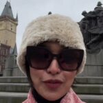 Sayani Gupta Instagram - #homecoming out on @sonylivindia NOW GO WATCH while I trot around Prague 😁🤎