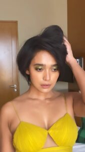 Sayani Gupta Instagram - A load of green, glitter and understated glam with @sayanigupta 🧚 

Wearing @rheapillairastogi 
Jewellery @mahesh_notandass @elevate_promotions 
Glam @eshwarlog 
Hair @deepalid10 
📸 @atulkasbekar 

.
.
.

#sayanigupta #reels #style #reelitfeelit #bts #shoot #glam #reelsindia #celebritystyle #new #makeup #styling #colorpop #love #reelsinstagram #ootd