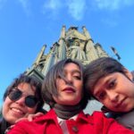 Sayani Gupta Instagram - Missing these two so much already! Sunset in Berlin yesterday! @paramitagh @sreya_without_h 14 years of crazy Reunited FTII to Europe #europediaries #teenlalona #berlinebelellapona #threesisters #coldwindwarmheart #chhotobodomaajhari #shorthairgirls Viktoria Park, Berlin