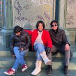 Sayani Gupta Instagram - Missing these two so much already! Sunset in Berlin yesterday! @paramitagh @sreya_without_h 14 years of crazy Reunited FTII to Europe #europediaries #teenlalona #berlinebelellapona #threesisters #coldwindwarmheart #chhotobodomaajhari #shorthairgirls Viktoria Park, Berlin